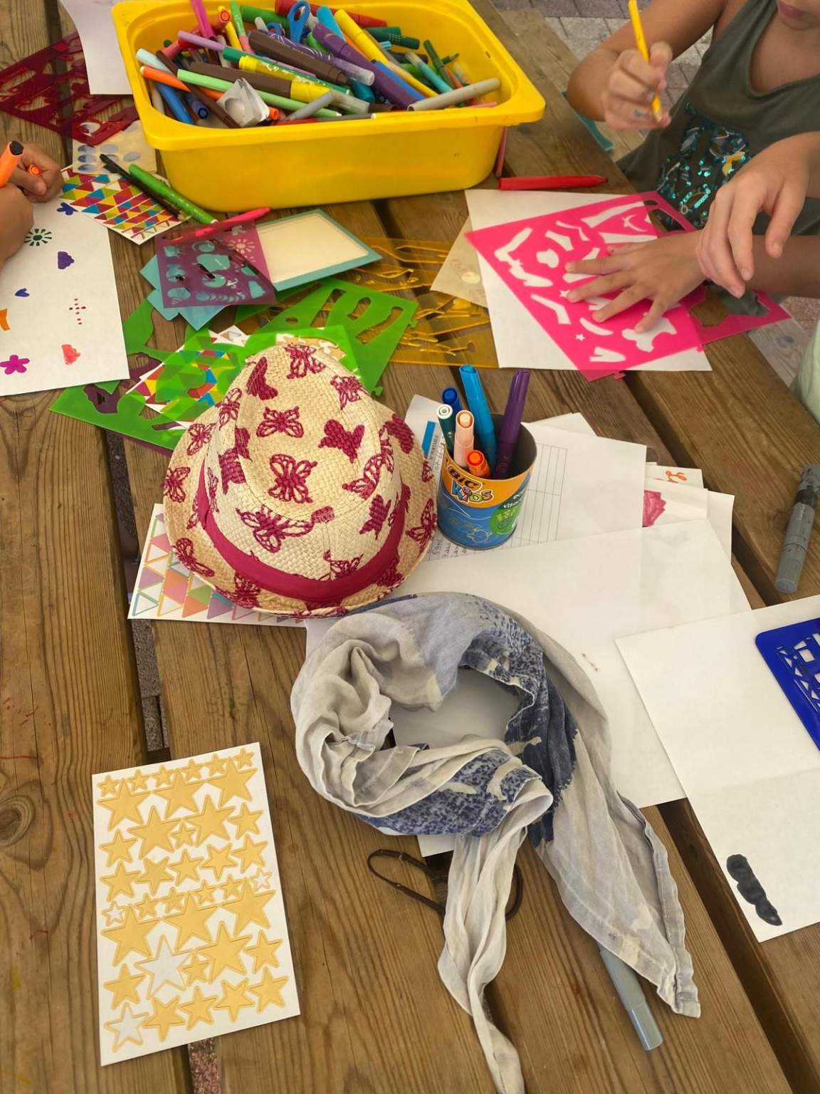 Coloriage au club enfants du Domaine de l'Epinette - Camping pour Familles à Châtillon, Région des Lacs du Jura 